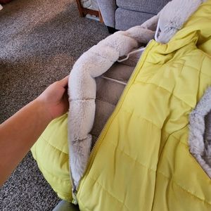 yellow vest with grey fussy inside